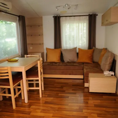 Mobilhome Les Agapanthes Au Camping Les Pins Maritimes Hyeres